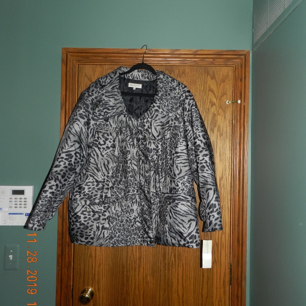 NWT Jones New York Sport Woman's Grey/Black Jacket